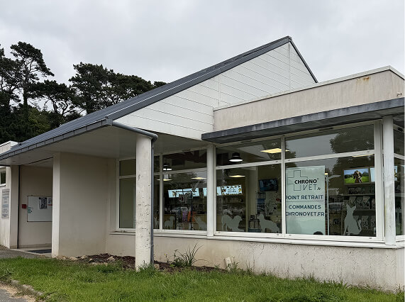 Fa&ccedil;ade ext&eacute;rieure de la Clinique v&eacute;t&eacute;rinaire de la Sainte Croix &agrave; Douarnenez